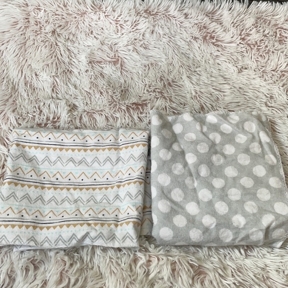 2 receiving blankets - Picture 2 of 2